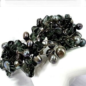 Vintage brutalist woven gray baroque pearls & smokey quartz chips wire bracelet